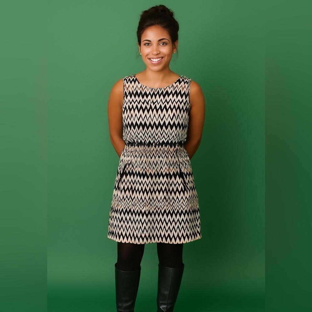 Speed Control Pullover Sleeveless Dress  Medium BLACK Geometric DESIGN Pockets